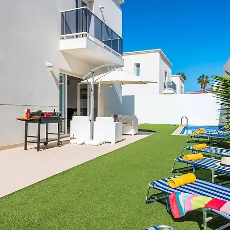 Belladonna Villa *